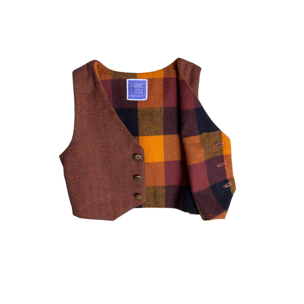 Heritage Rust front view open to show blocked lining in black, rust, orange