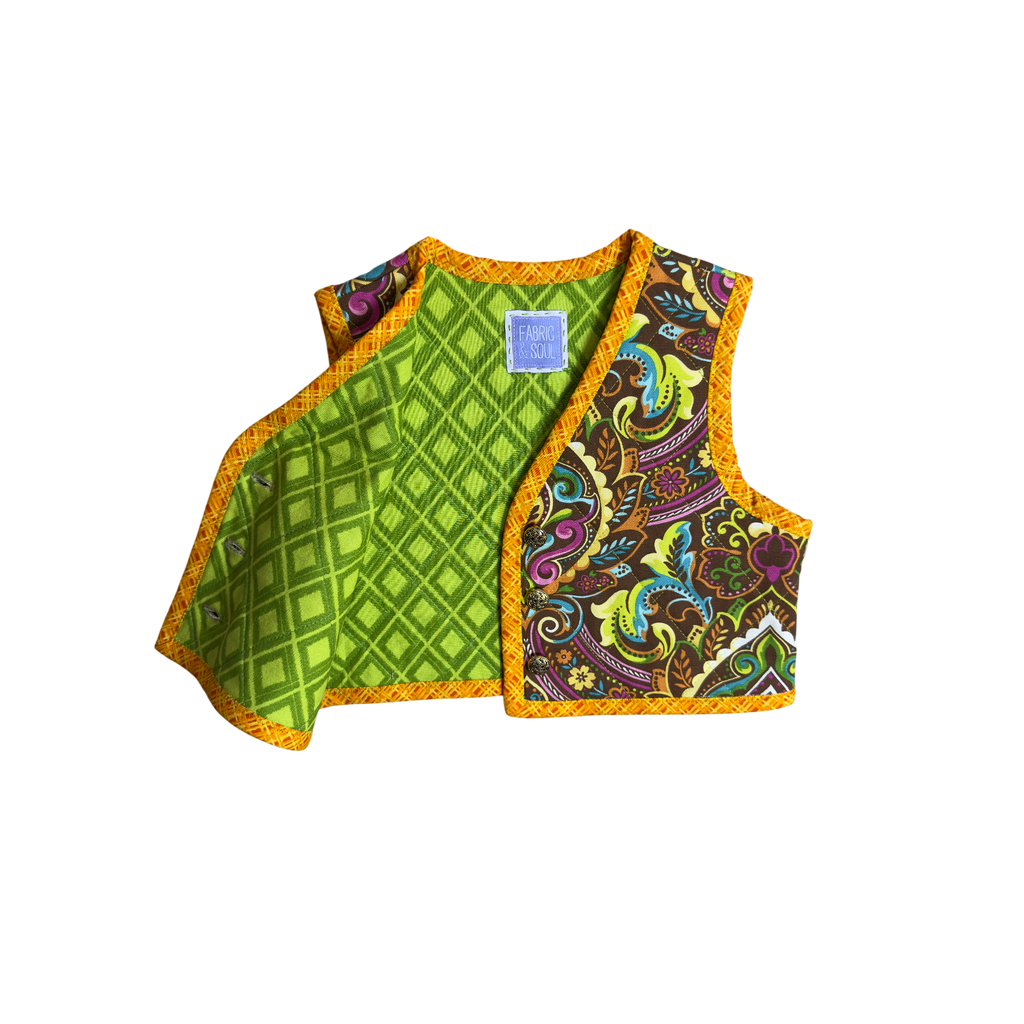 Detail of sunburst pattern and quilted construction with green lining